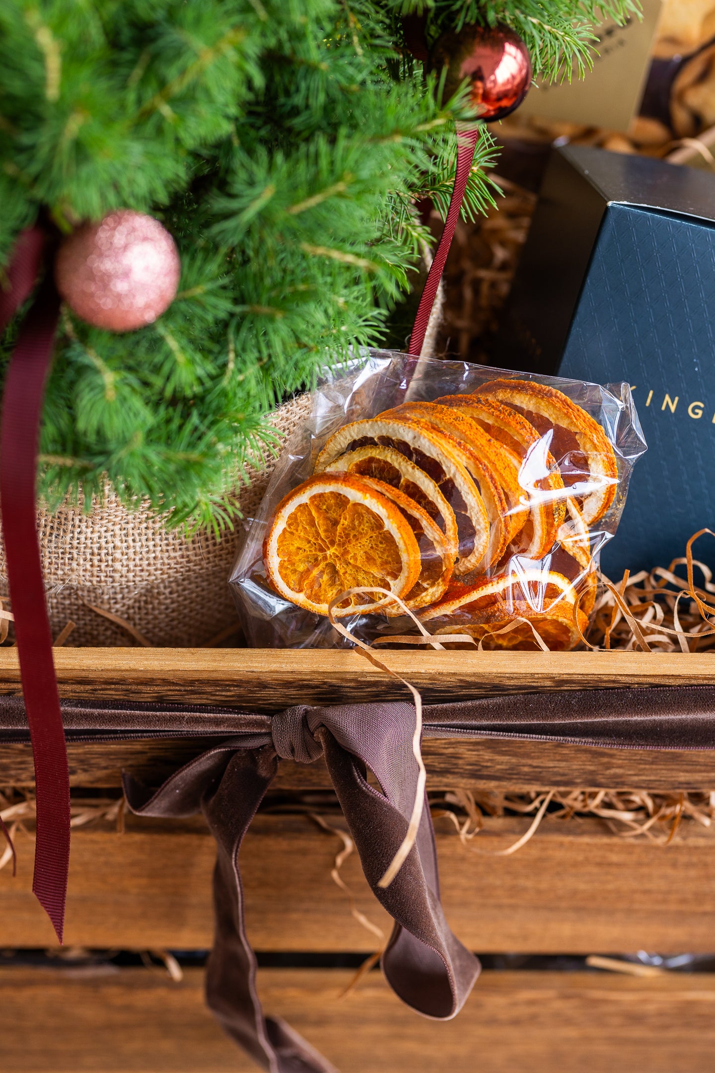 GILDED PINE & EMBERS HAMPER