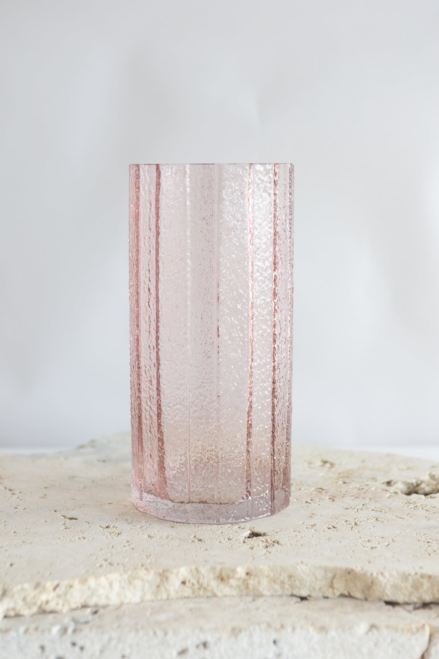THE PEARLESCENT VASE