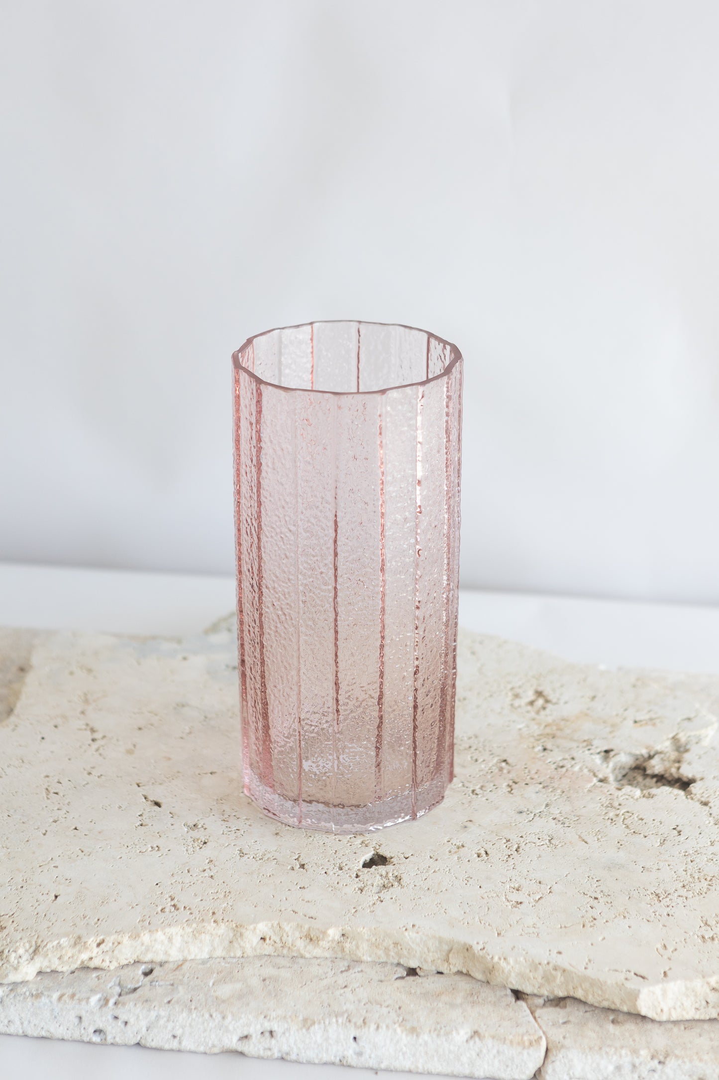 THE PEARLESCENT VASE