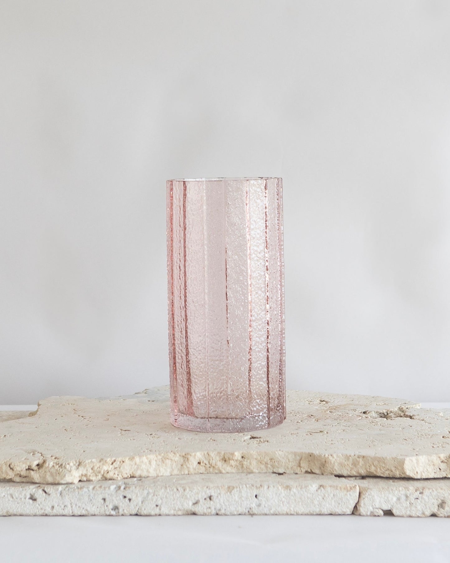 THE PEARLESCENT VASE