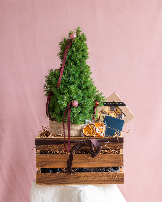 GILDED PINE & EMBERS HAMPER