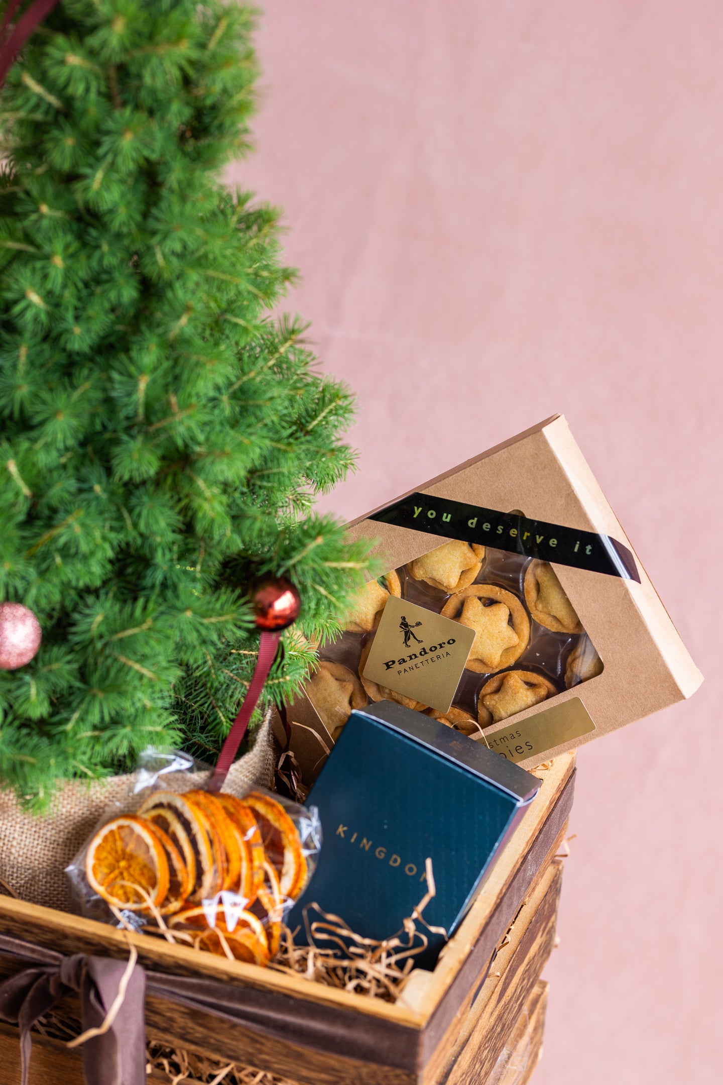 GILDED PINE & EMBERS HAMPER