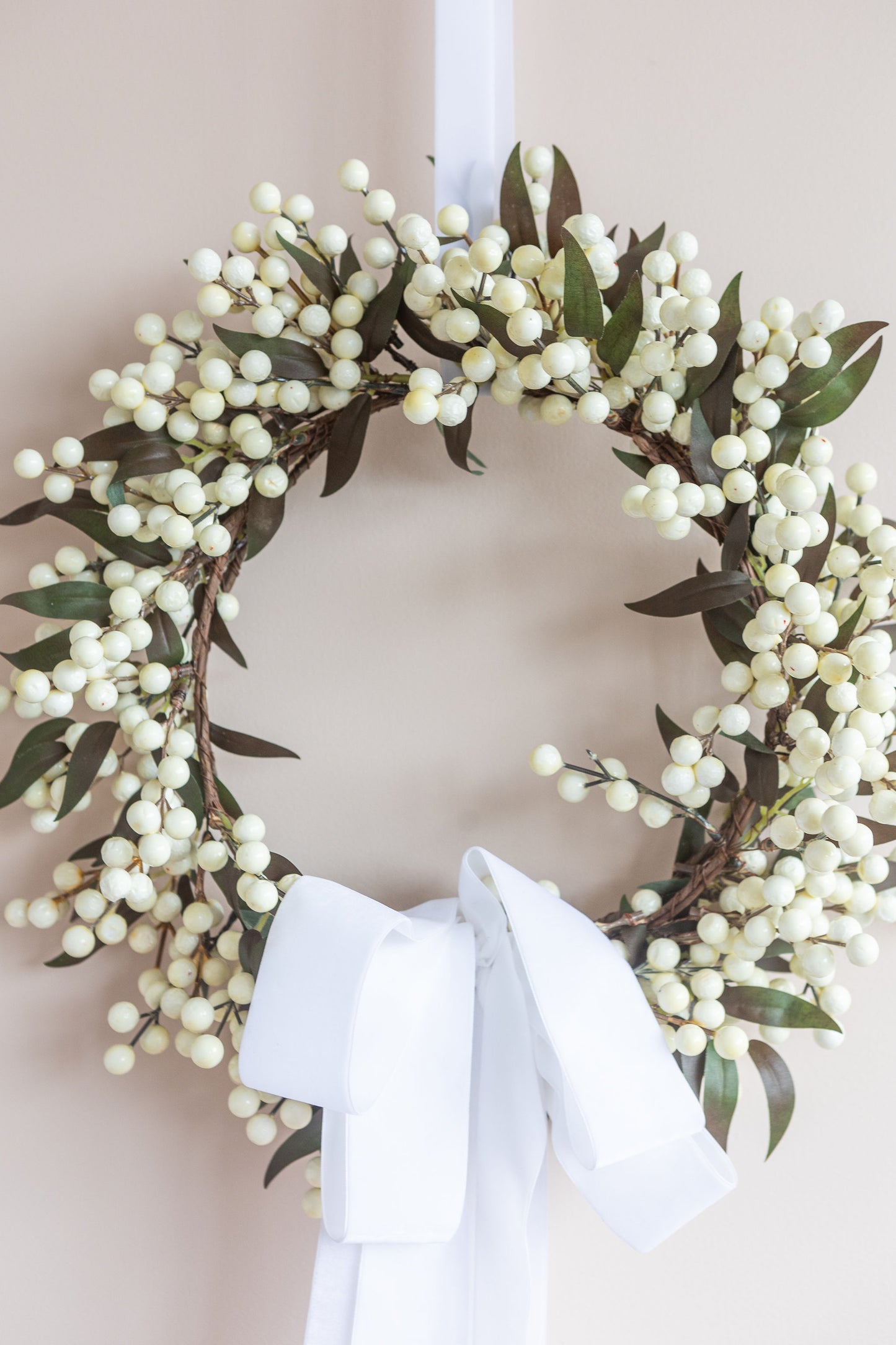 JUNIPER BERRY WREATH: IVORY