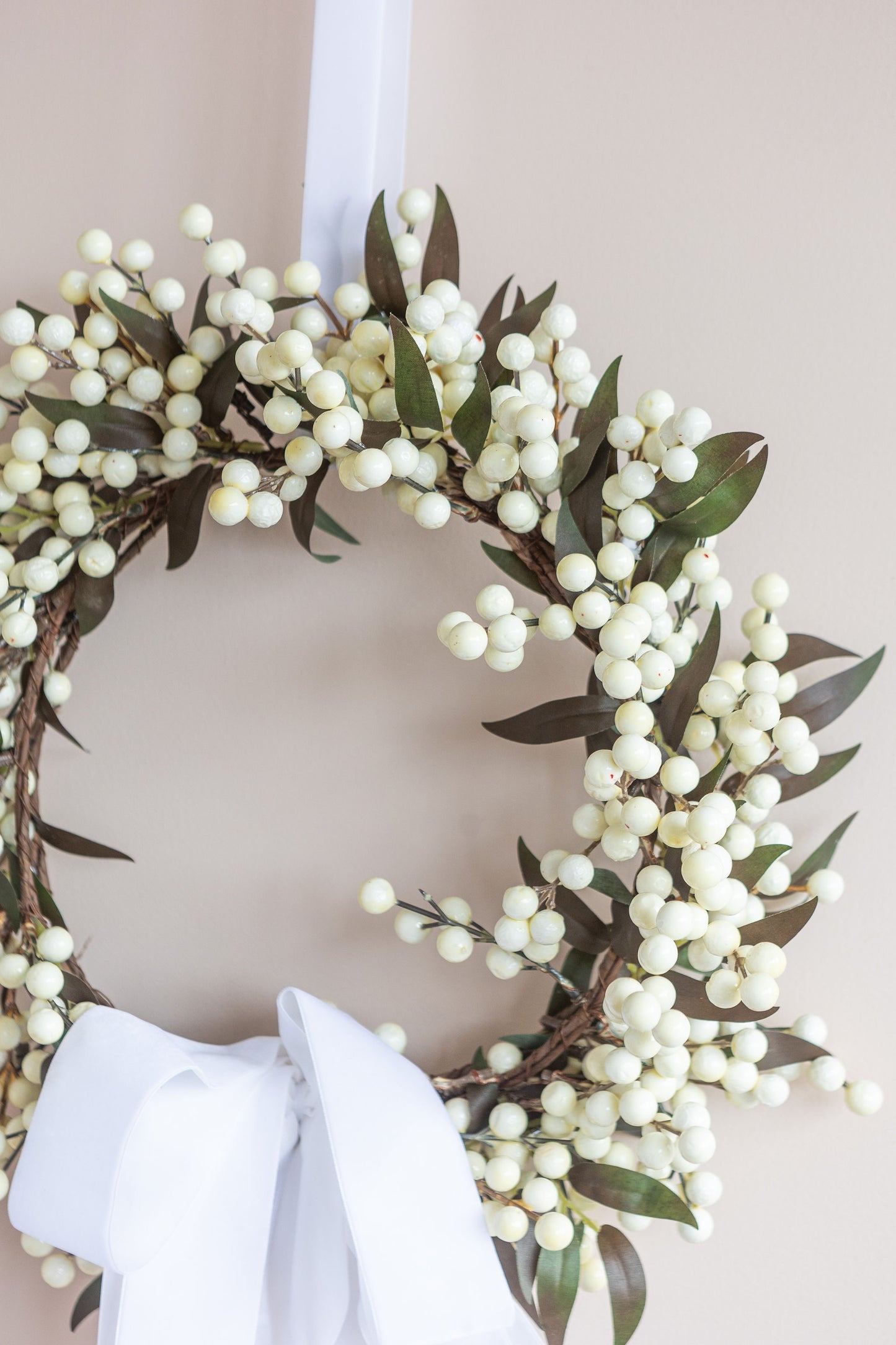 JUNIPER BERRY WREATH: IVORY