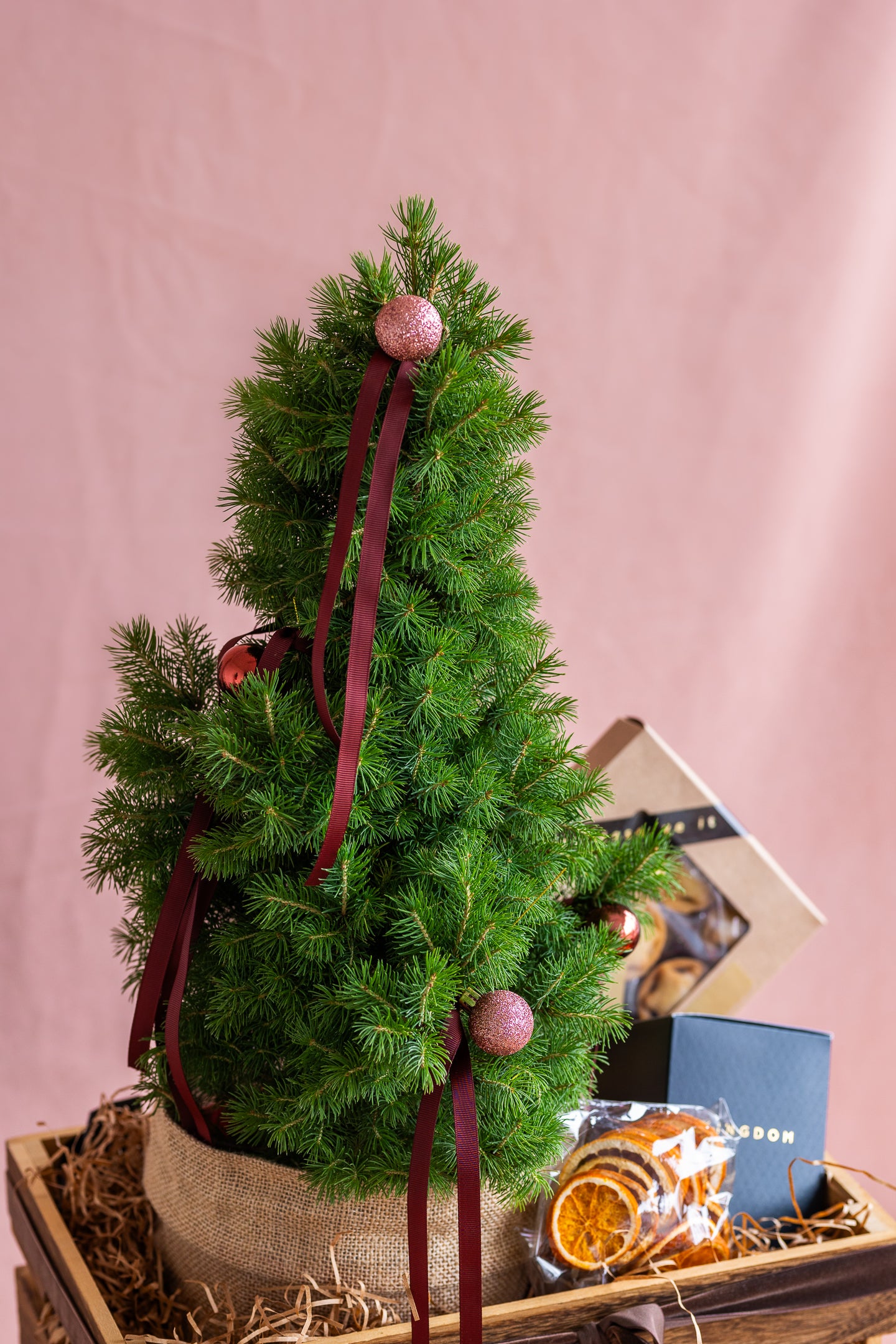 GILDED PINE & EMBERS HAMPER