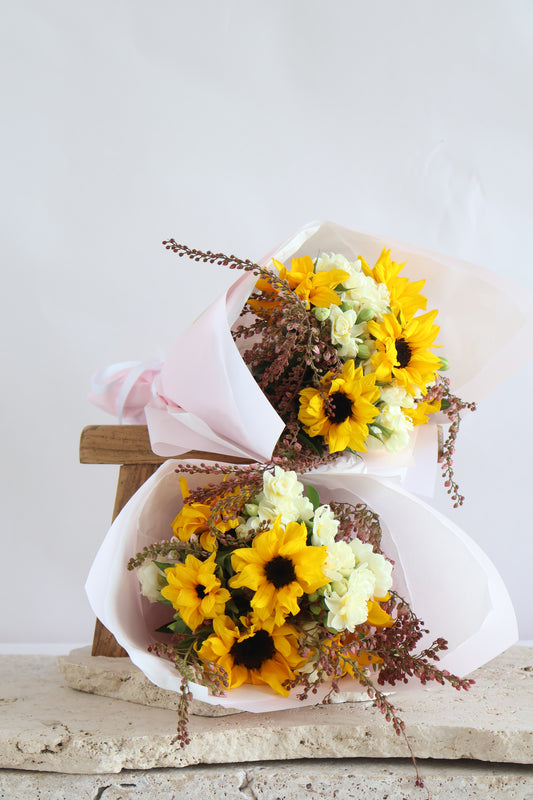 MID WEEK DEAL: GOLDEN BLUSH POSY