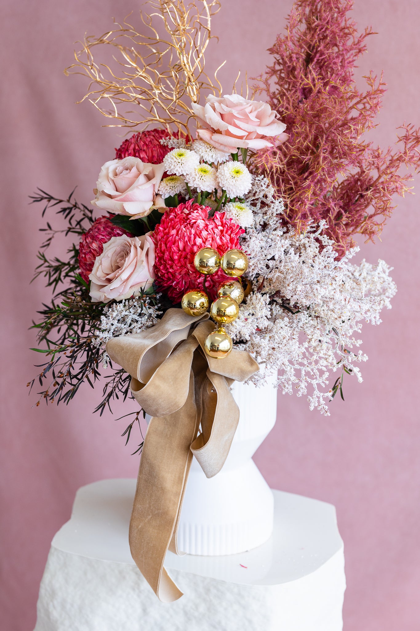 CRANBERRY CRÈME VASE ARRANGEMENT