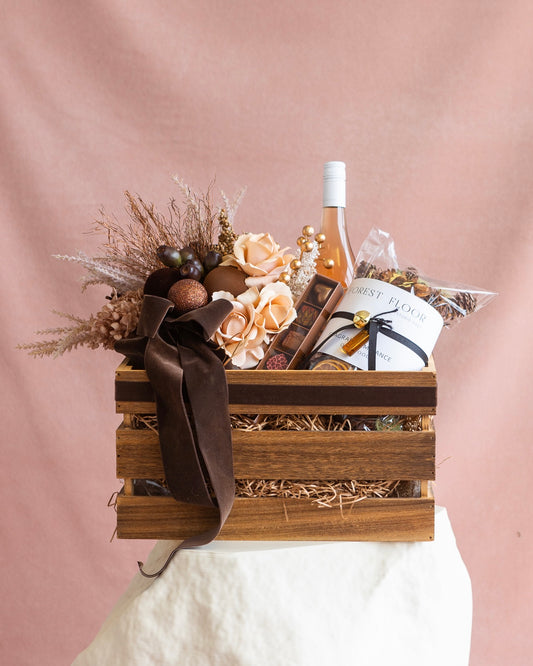 GILDED SUGAR & SPICE HAMPER