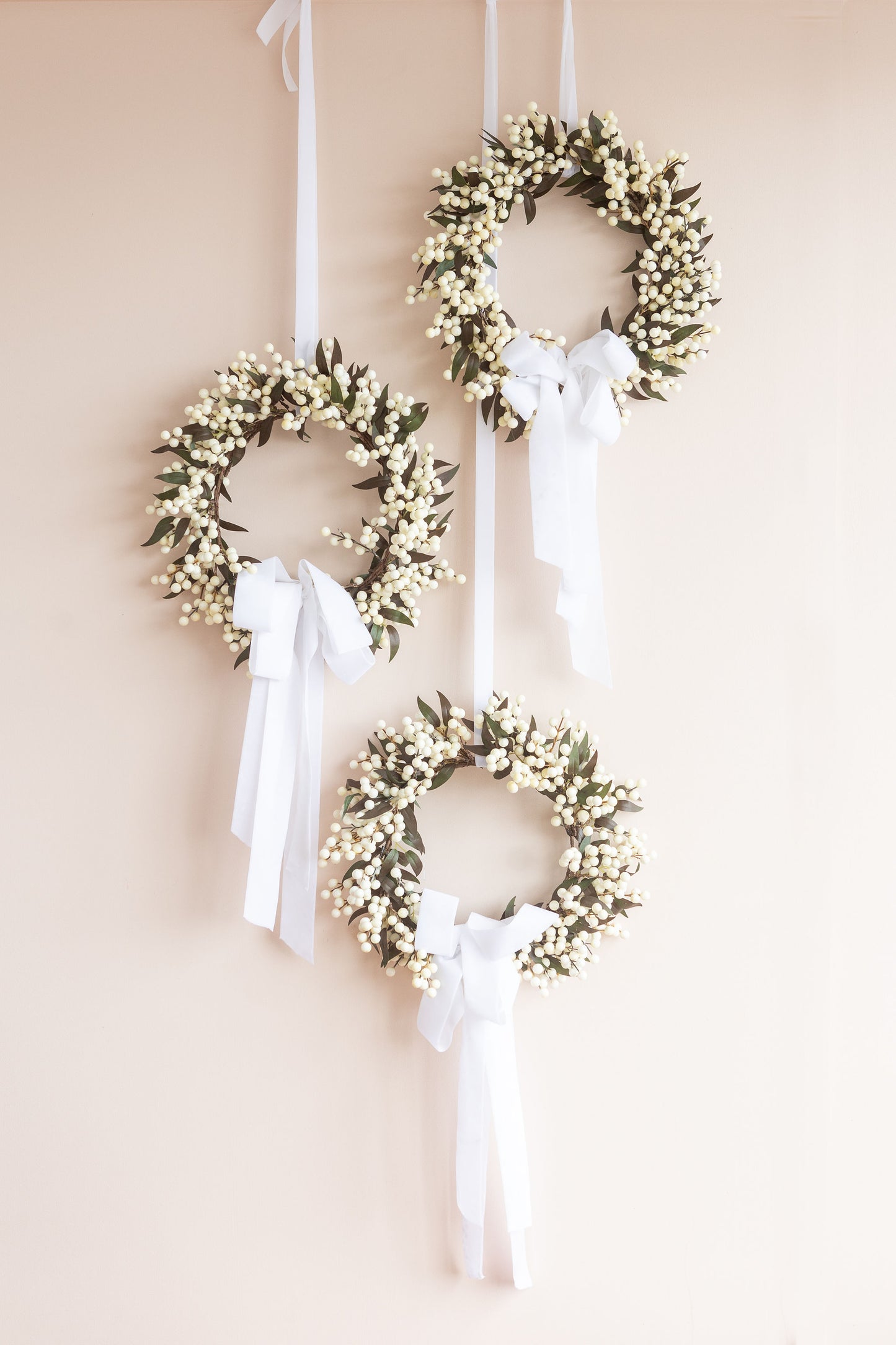 JUNIPER BERRY WREATH: IVORY