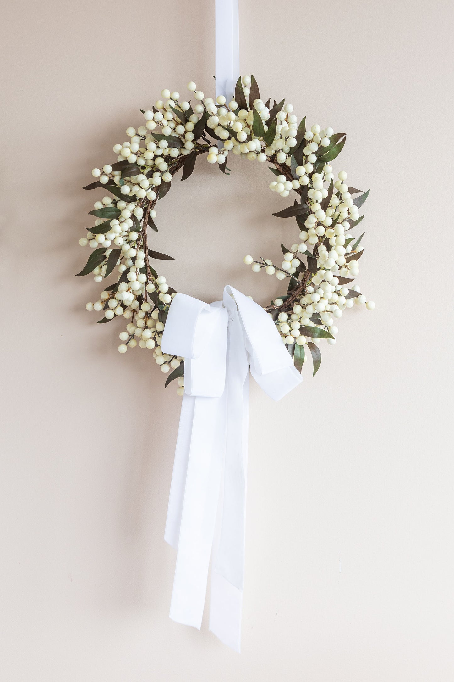 JUNIPER BERRY WREATH: IVORY