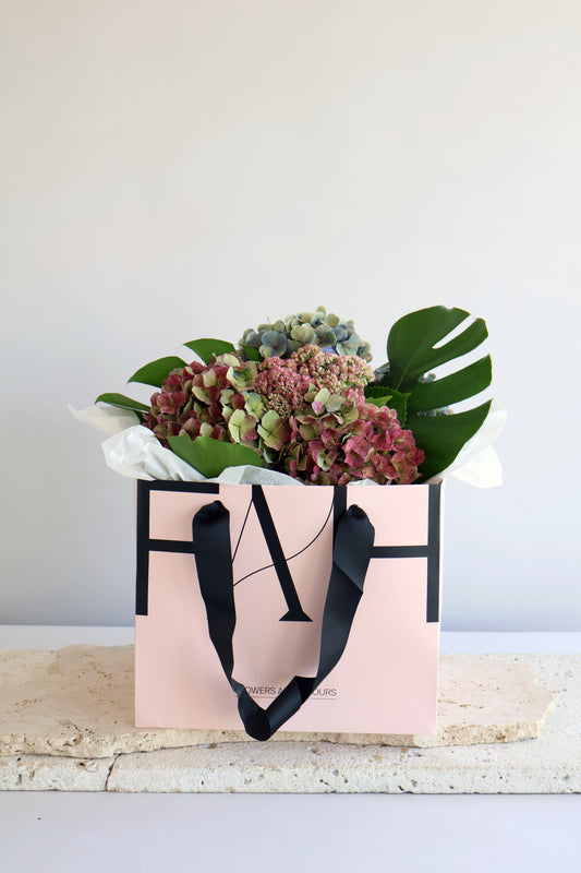 MID WEEK DEAL: ANTIQUE HYDRANGEA & SEDUM POSY BAG